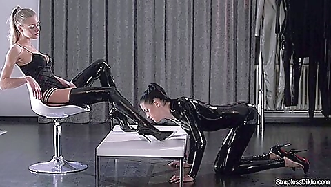 She's first time with a toy in her pussy