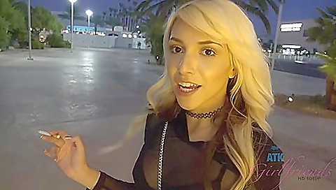 Sexy young babe shows off her sexy body