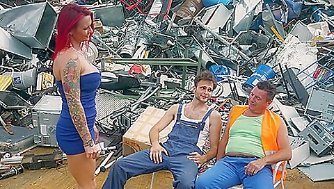 Married guy with a hot girl