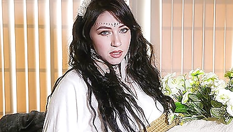 Hot girl's pussy gets drilled in the park