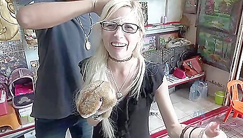 Mas nymphomaniacnog tigrao is fucked by a couple