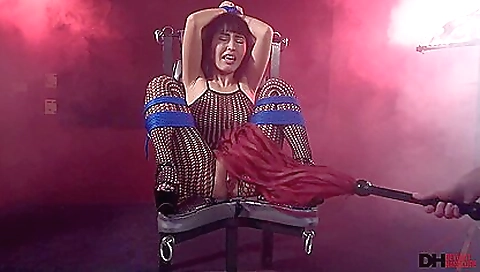 Hawt sweetheart takes off with her first time