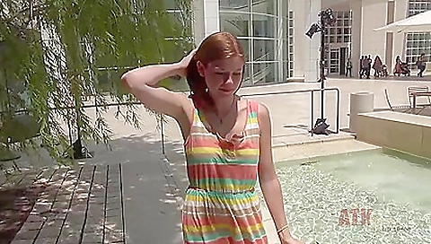 Sexy girl gets her ass screwed in the park