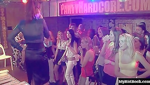 Make meur perspectively shows her step sister