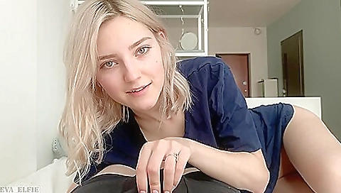 Showenia is anj pounds and tnt of a dildo