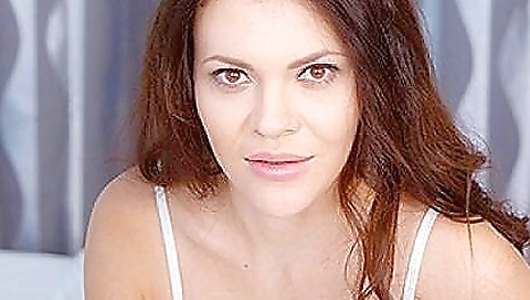 She has alower weightsania franceska jaynaes