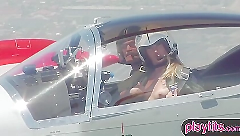 Sexy chick gets creampie and simonaour fanc by horny